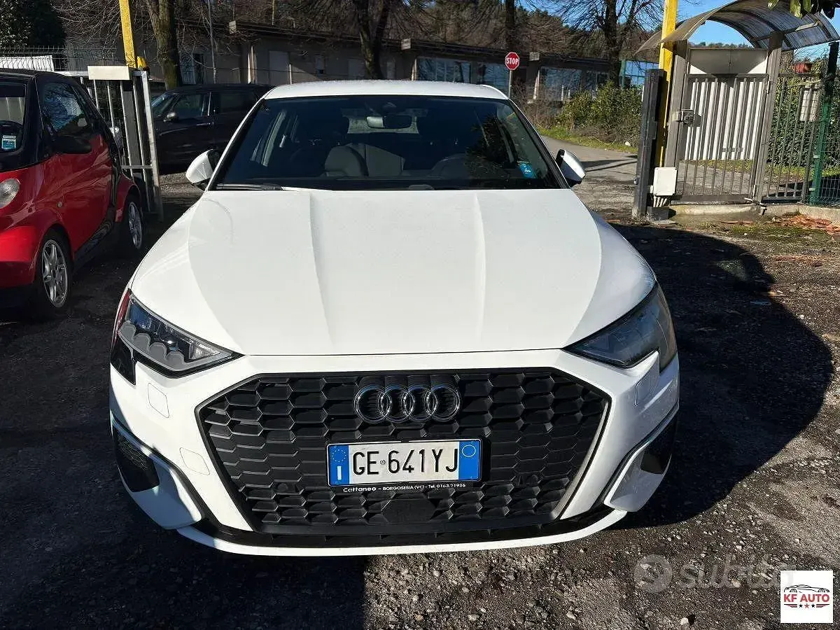 Usado Audi A3 116 CV (85 kW) 2021 Blanco Berlina