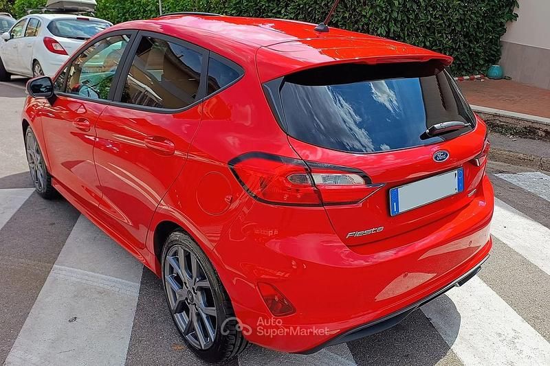 Usata Ford Fiesta 124 CV (91 kW) 2022 Rosso Utilitaria