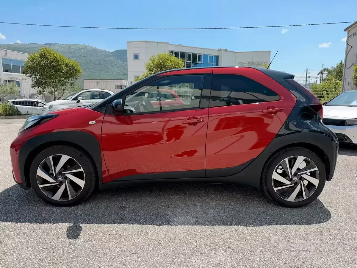 Usata Toyota Aygo X Active 72 CV (52 kW) 2023 Arancione SUV