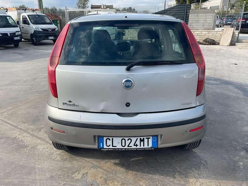Usata Fiat Punto Dynamic 69 CV (50 kW) 2004 Grigio Utilitaria