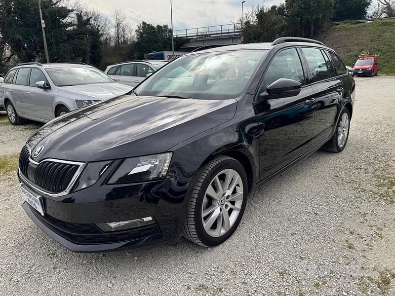 Usata Skoda Octavia G-TEC Executive 130 CV (95 kW) 2020 Nero Station wagon