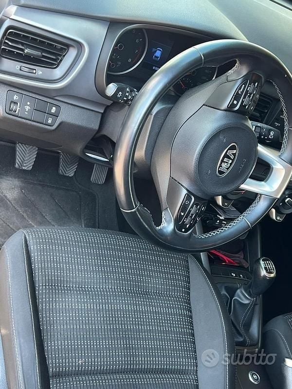 Usata Kia Stonic Style 100 CV (73 kW) 2020 Grigio SUV