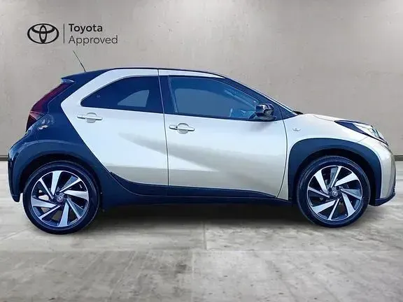 Usata Toyota Aygo X Lounge 72 CV (52 kW) 2022 Giallo SUV