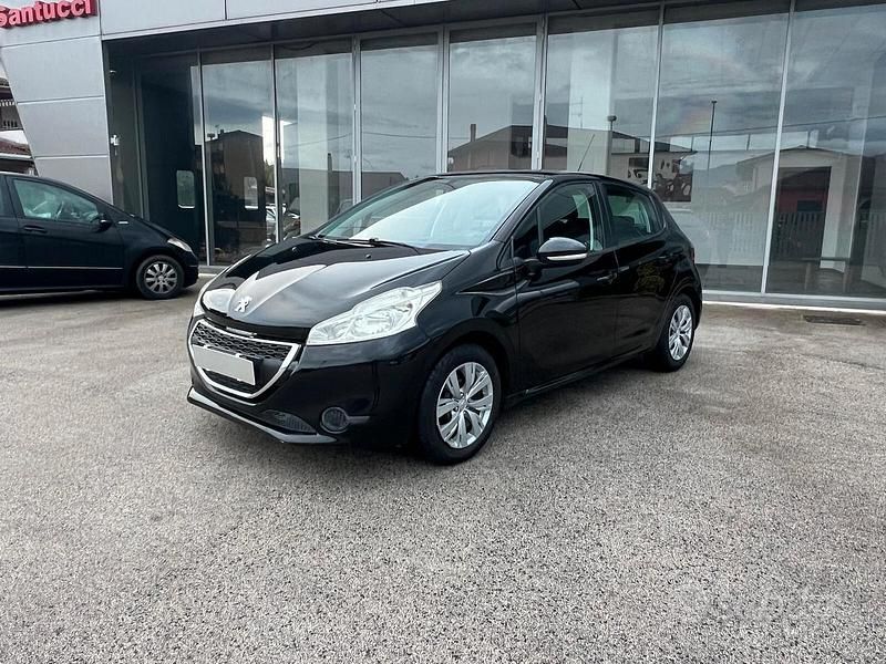 Usata Peugeot 208 Access 68 CV (50 kW) 2012 Nero Utilitaria