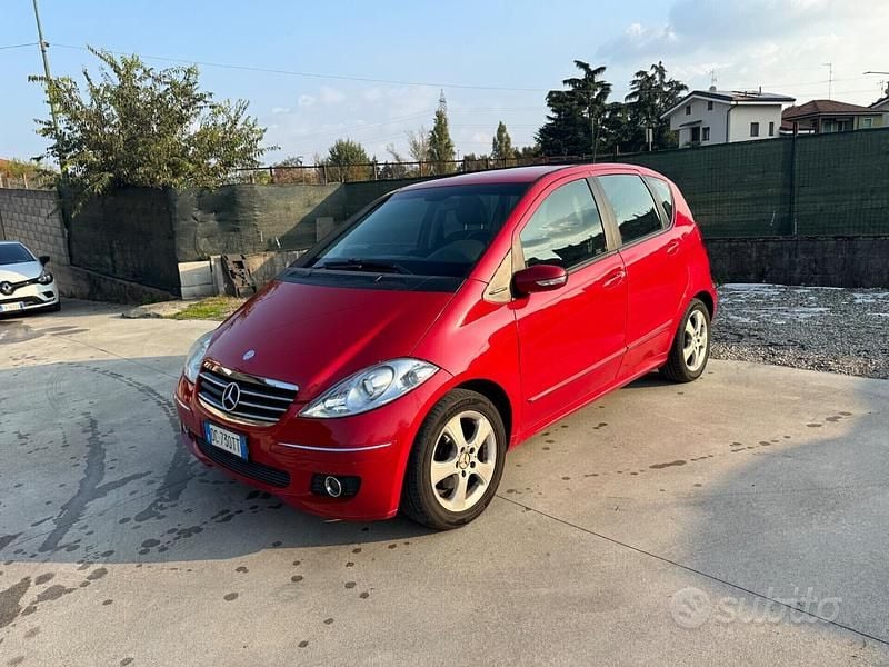 Rosso Usata 2006 Mercedes A150 Elegance Tre volumi | 2900 € (Buon prezzo) - Immagine 1/4
