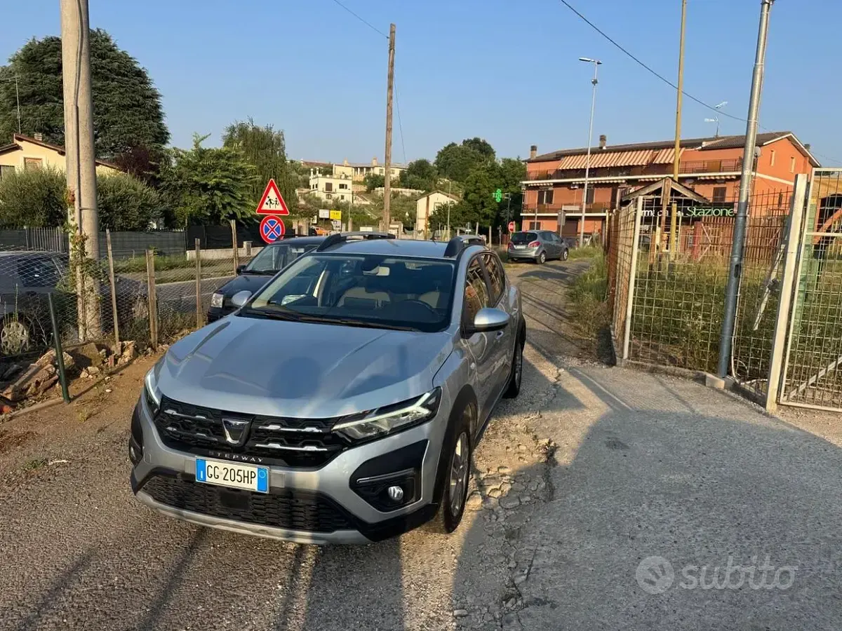 Usata Dacia Sandero Comfort 101 CV (74 kW) 2021 Grigio Berlina