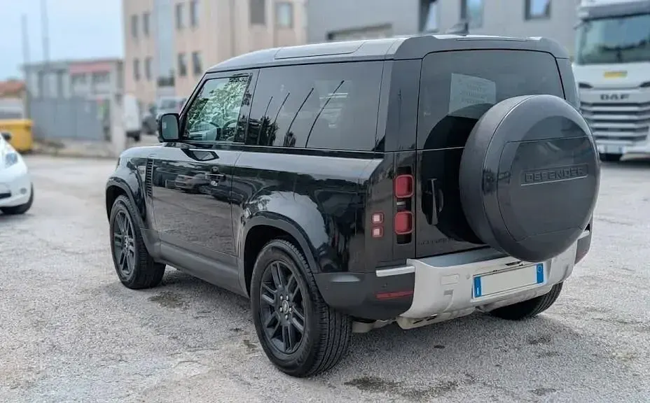 Usata Land Rover Defender SE 199 CV (146 kW) 2023 Nero SUV