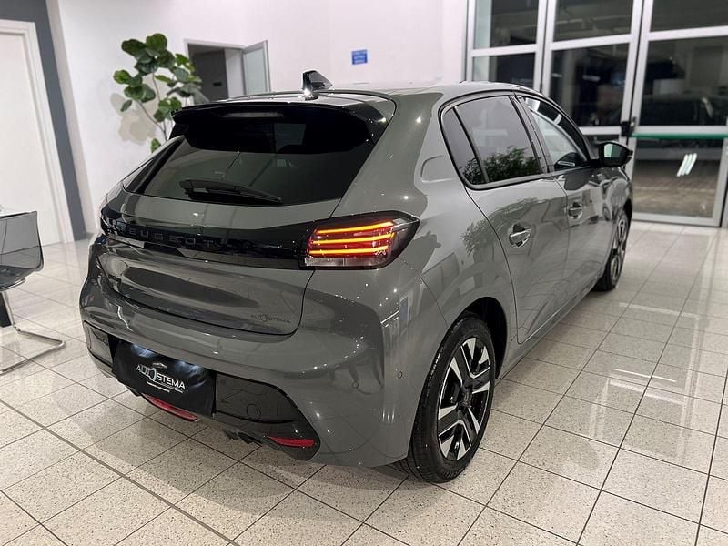 Usata Peugeot 208 Allure 101 CV (74 kW) 2025 Grigio selenium Utilitaria