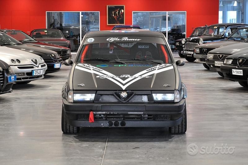 Usata Alfa Romeo 75 148 CV (108 kW) 1989 Grigio Berlina