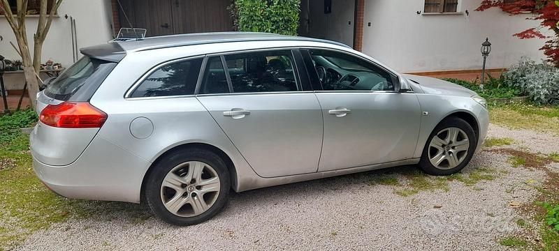 Usata Opel Insignia 160 CV (117 kW) 2014 Grigio Station wagon