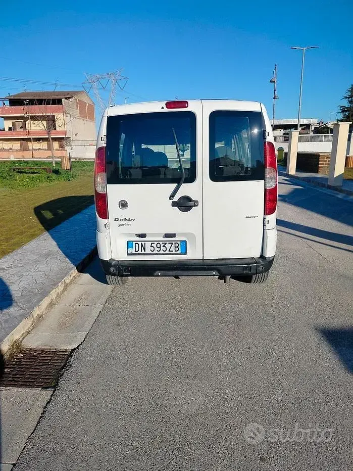 Usata Fiat Doblò 85 CV (62 kW) 2008 Bianco Monovolume