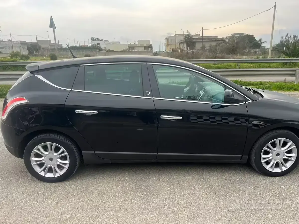 Usata Lancia Delta 120 CV (88 kW) 2009 Nero Utilitaria
