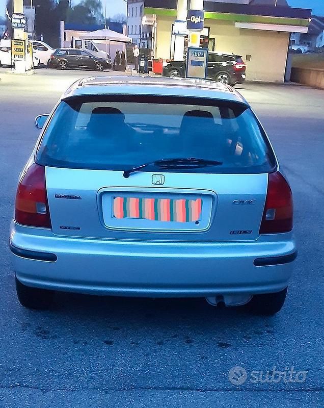 Usata Honda Civic 114 CV (83 kW) 1998 Grigio Berlina