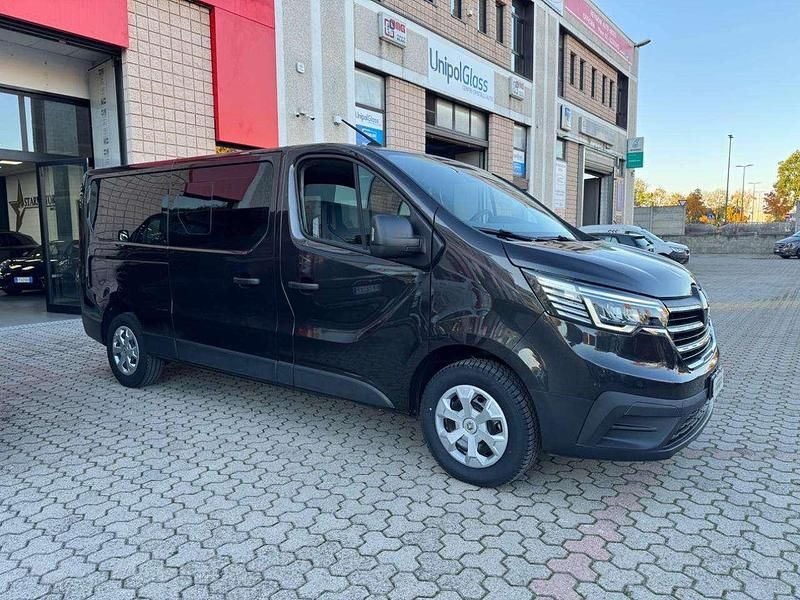 Usata Renault Trafic 150 CV (110 kW) 2023 Nero metallizzato Monovolume