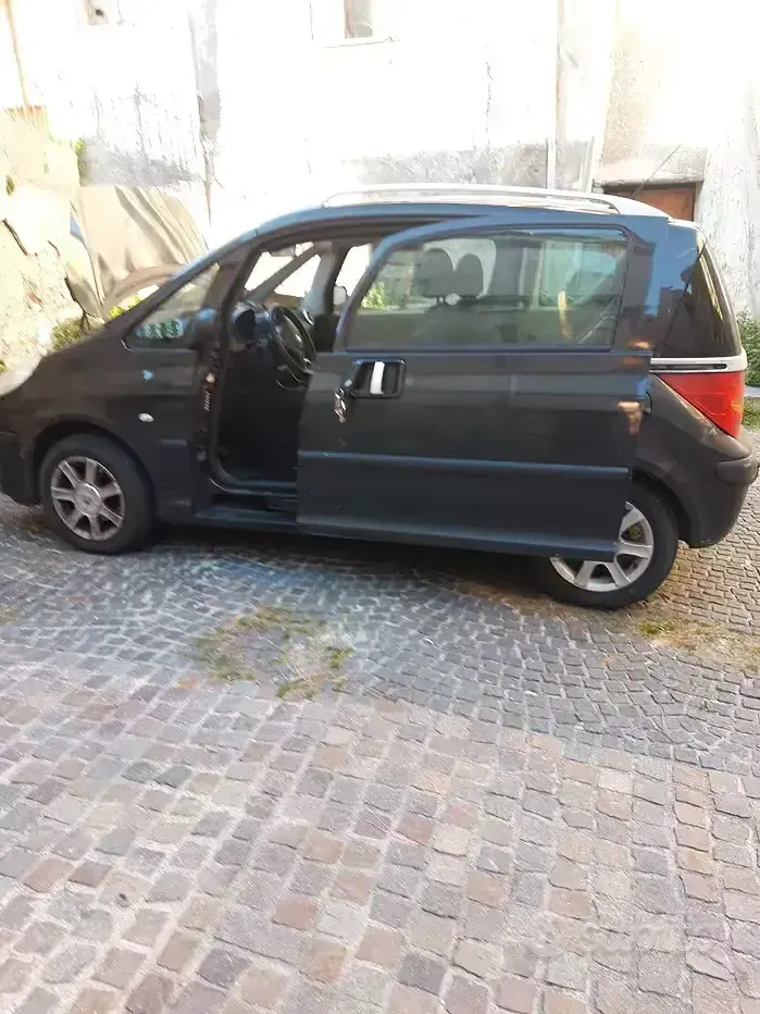 Usata Peugeot 1007 68 CV (50 kW) 2007 Nero Monovolume