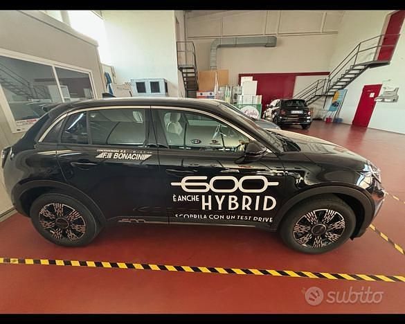 Usata Fiat 600 100 CV (73 kW) 2024 Nero SUV