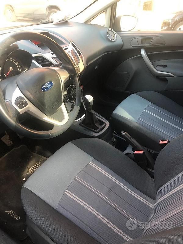 Usata Ford Fiesta 68 CV (50 kW) 2009 Blu Utilitaria
