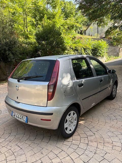 Usata Fiat Punto Dynamic 69 CV (50 kW) 2005 Grigio Utilitaria
