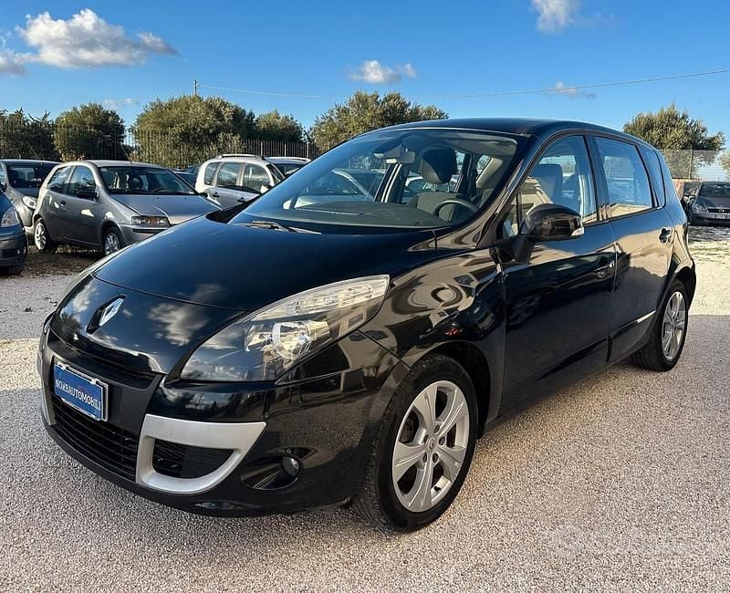 Nero Usata 2011 Renault Scénic III Monovolume | 5999 € (Buon prezzo) - Immagine 1/4