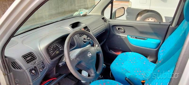 Grigio Usata 2003 Opel Agila Due volumi | 2500 € - Immagine 1/4