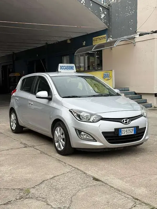 Usata Hyundai i20 Edition 85 CV (62 kW) 2013 Grigio Utilitaria
