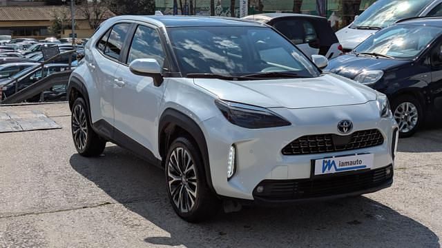 Usata Toyota Yaris Hybrid 92 CV (67 kW) 2021 Bianco Monovolume