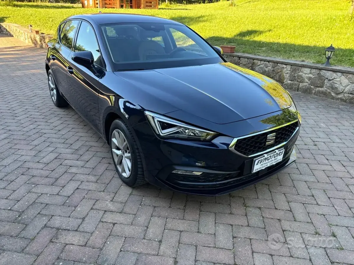 Begagnad Seat Leon Style 116 HK (85 kW) 2022 Blå Sedan