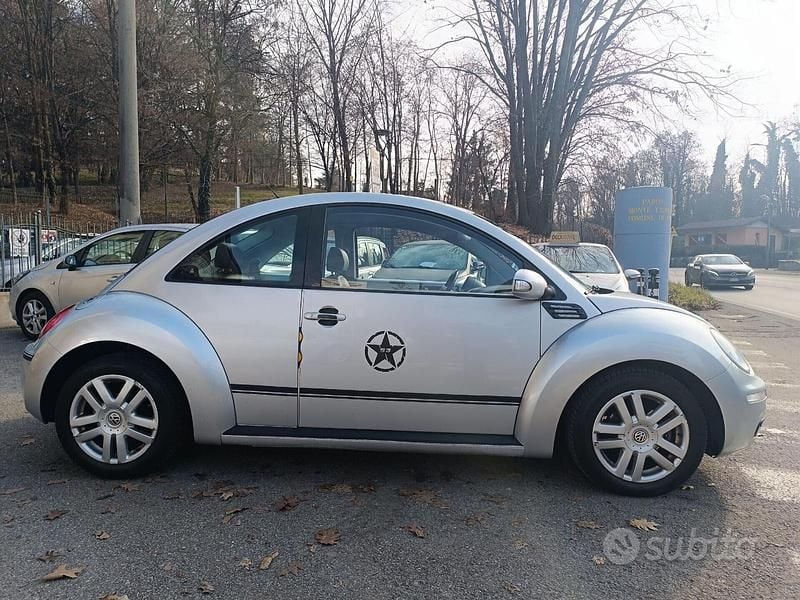 Usata VW New Beetle 102 CV (75 kW) 2007 Grigio Utilitaria