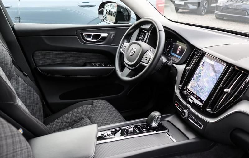 Usata Volvo XC60 Core 197 CV (144 kW) 2023 Nero metallizzato SUV