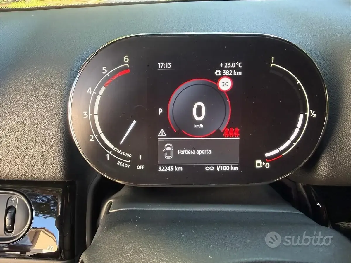 Käytetty Mini Countryman 150 HP (110 kW) 2023 Musta Katumaasturi