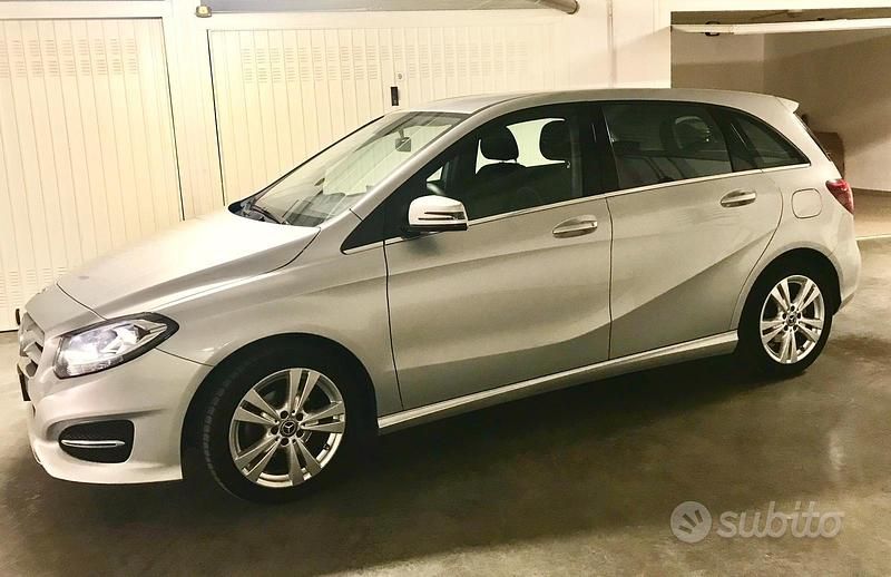 Usata Mercedes B160 90 CV (66 kW) 2016 Grigio Monovolume