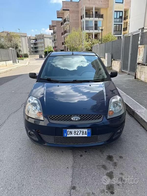 Usado Ford Fiesta 75 HP (55 kW) 2008 Azul Citadino