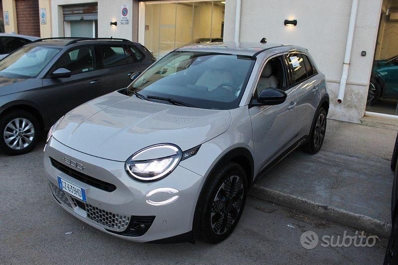 Usata Fiat 600 La Prima 110 CV (80 kW) 2025 Beige SUV