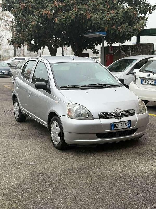 Usata Toyota Yaris Sol 68 CV (50 kW) 2001 Other Berlina