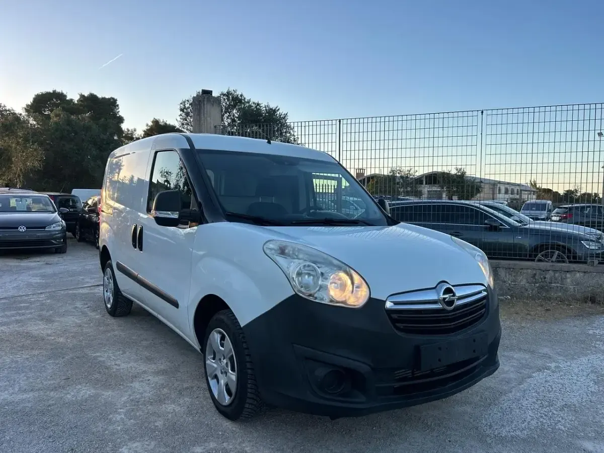 Usata Opel Combo 89 CV (65 kW) 2016 Bianco Monovolume