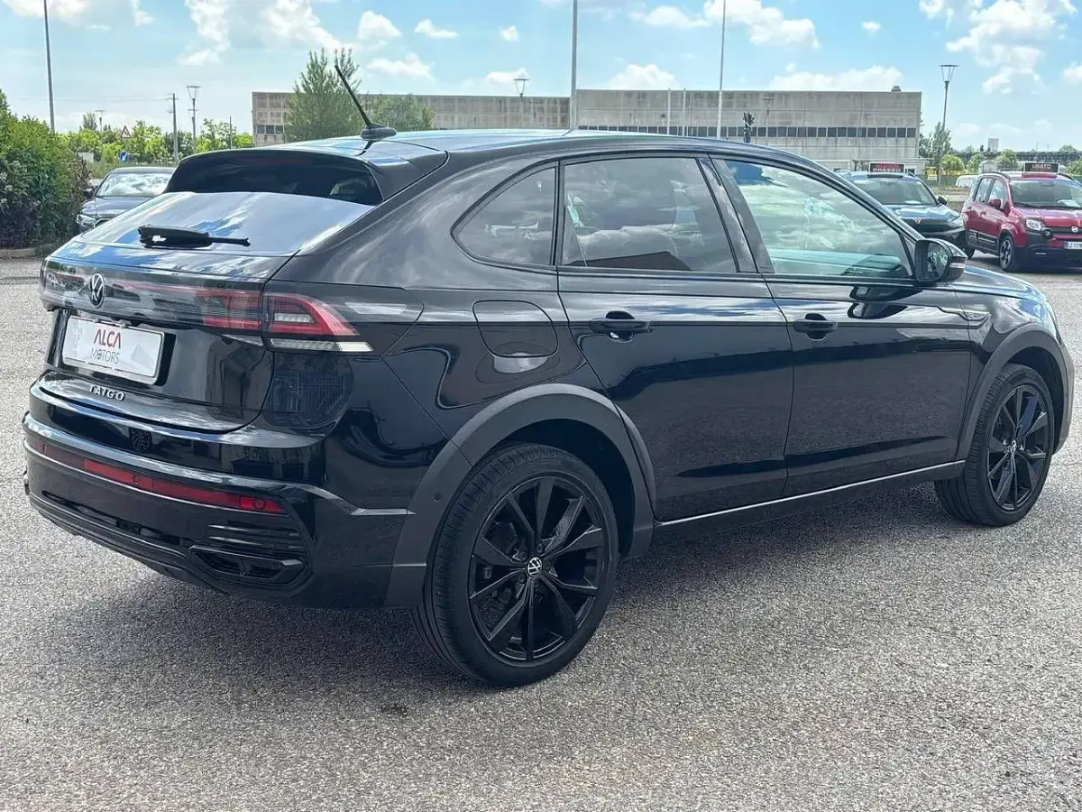 Usata VW Taigo R-line 110 CV (80 kW) 2023 Deep black SUV
