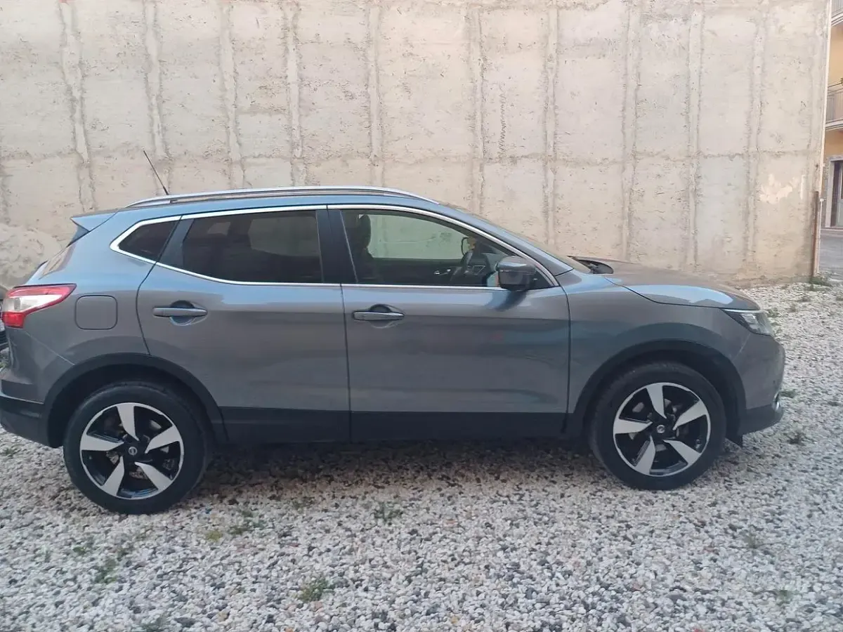 Usata Nissan Qashqai Tekna 131 CV (96 kW) 2016 Grigio SUV