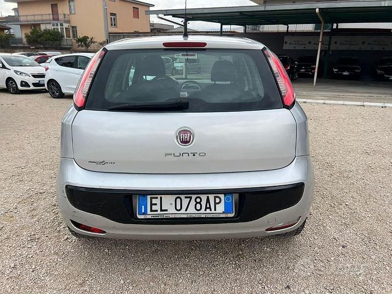 Usata Fiat Punto Easy 69 CV (50 kW) 2012 Grigio Utilitaria