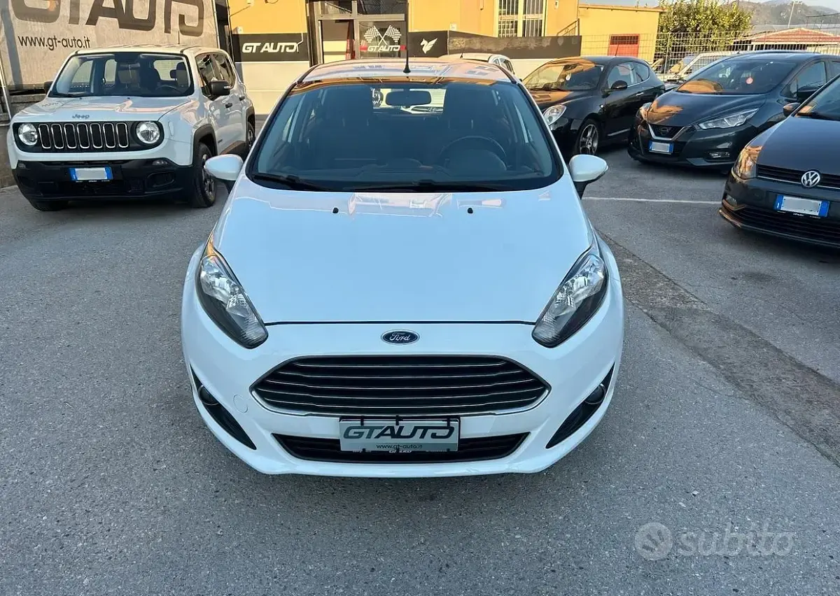 Usata Ford Fiesta 75 CV (55 kW) 2014 Bianco Utilitaria
