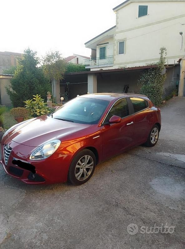 Rosso Usata 2013 Alfa Romeo Giulietta Exclusive Due volumi | 6000 € (Super prezzo) - Immagine 1/4