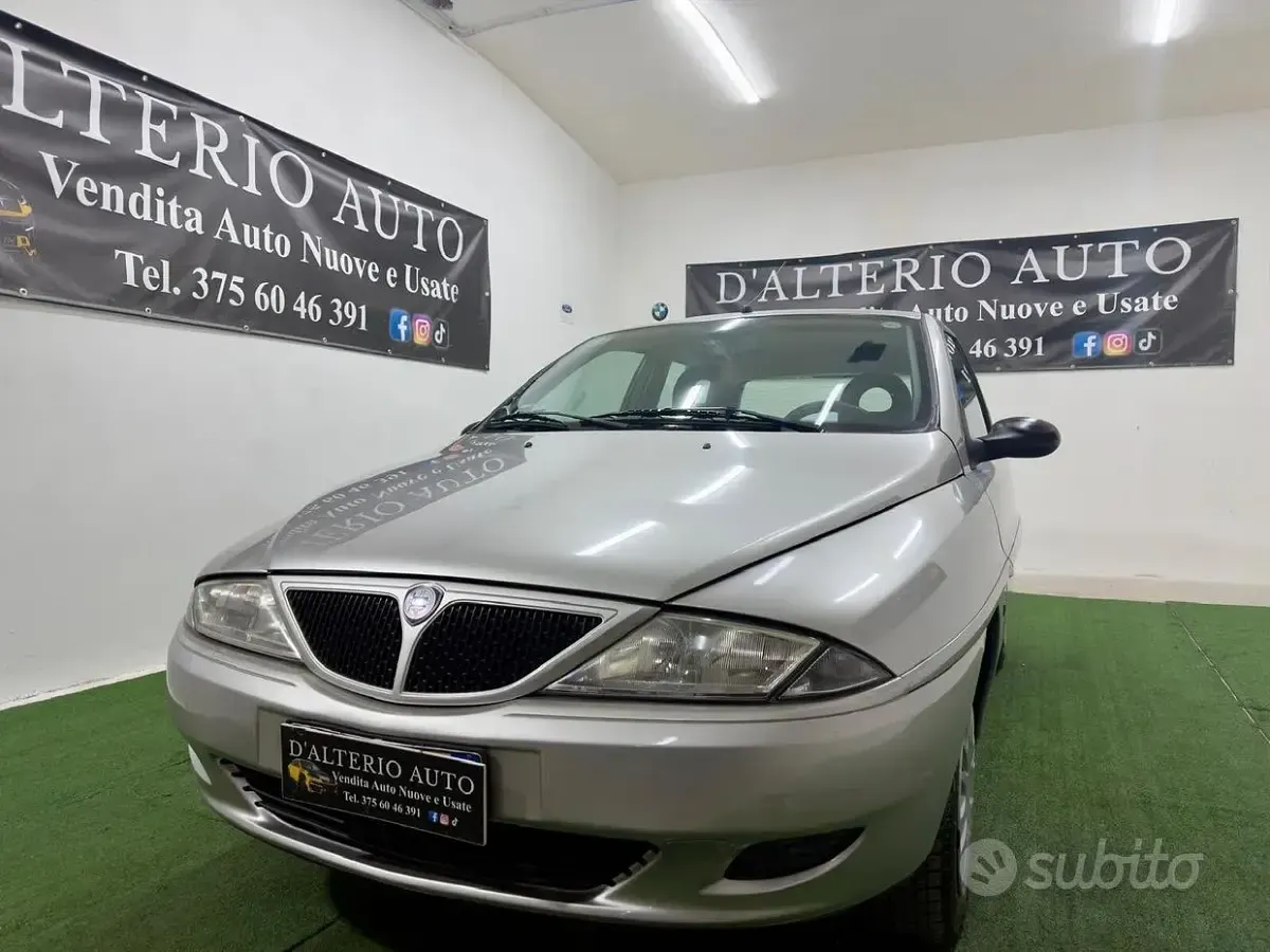 Usata Lancia Ypsilon 60 CV (44 kW) 2001 Utilitaria