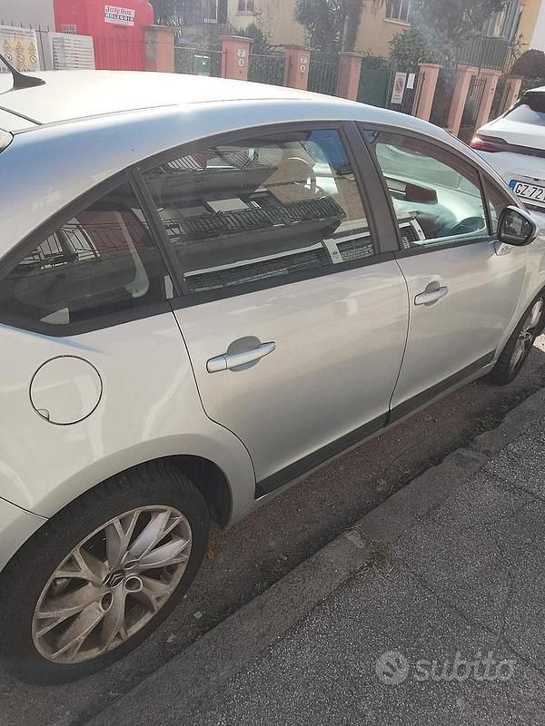 Grigio Usata 2010 Citroën C4 Tre volumi | 3900 € (Buon prezzo) - Immagine 1/4