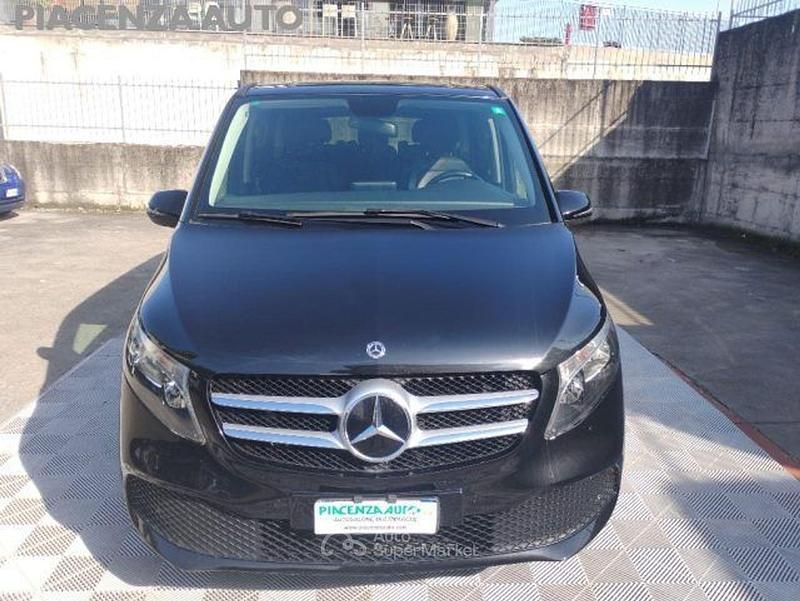 Usata Mercedes V300 163 CV (119 kW) 2019 Nero Monovolume