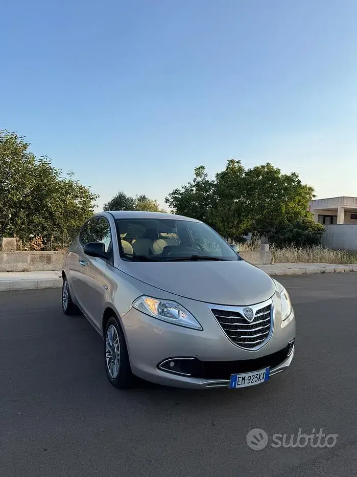 Usata Lancia Ypsilon Silver 69 CV (50 kW) 2013 Nero Utilitaria