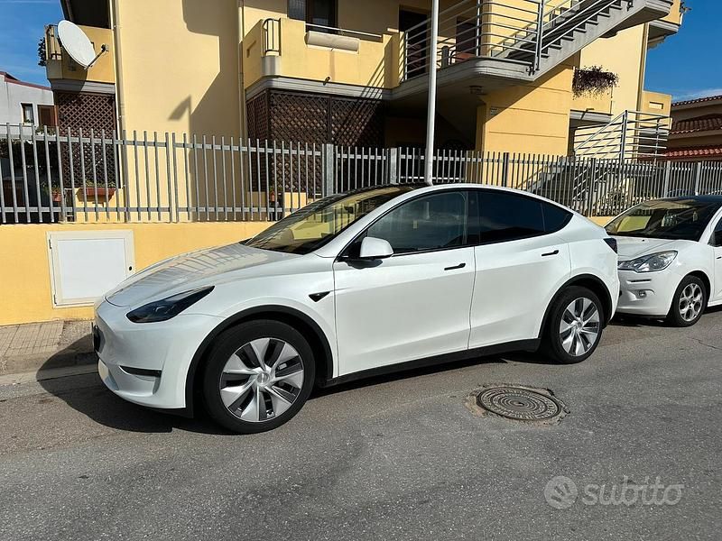 Usata 2023 Tesla Model Y SUV | 36.500 € - Immagine 1/4