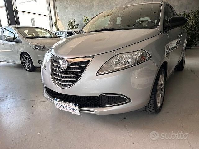 Usata Lancia Ypsilon Silver 69 CV (50 kW) 2014 Grigio Utilitaria