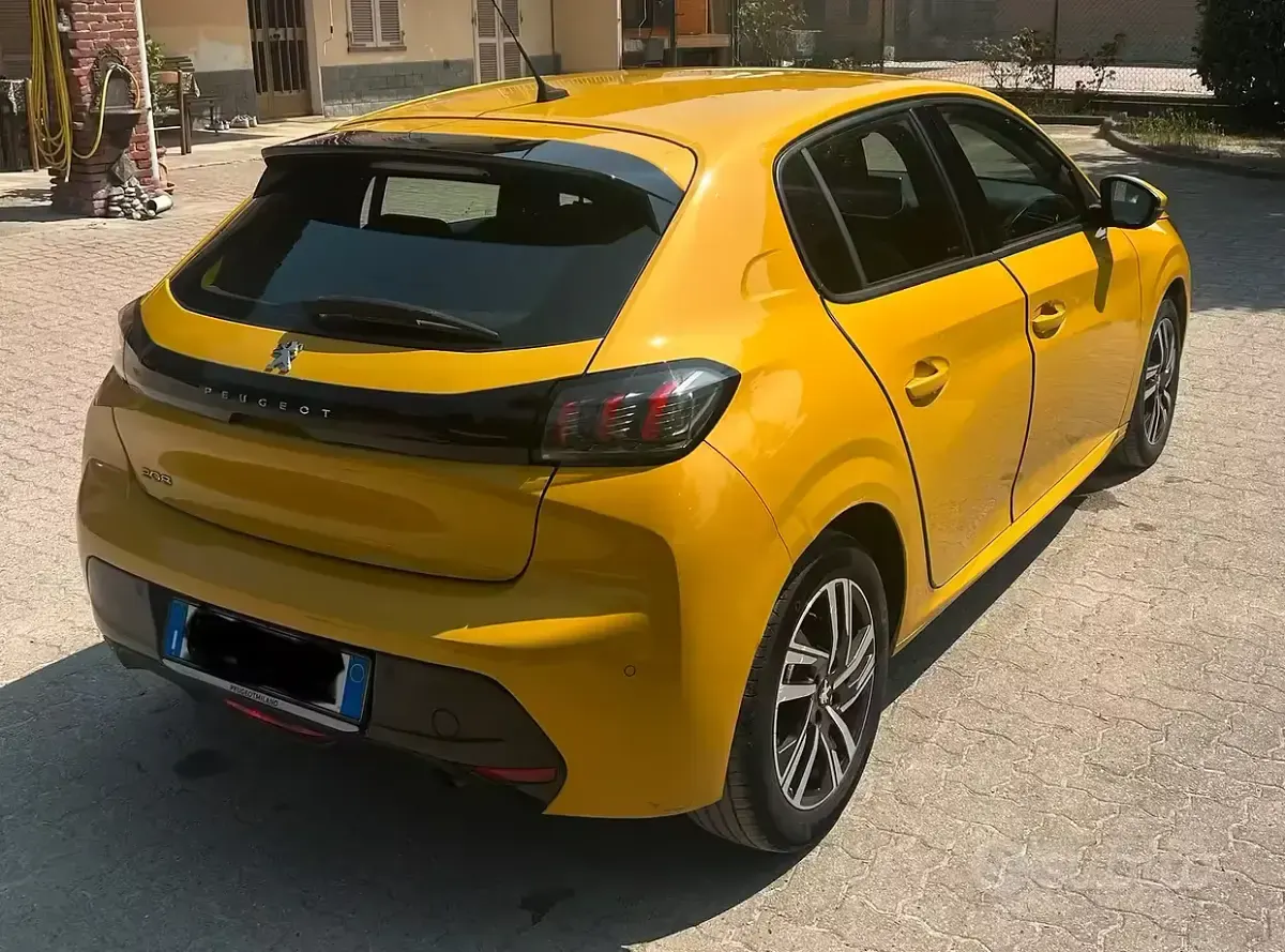Usata Peugeot 208 102 CV (75 kW) 2020 Utilitaria