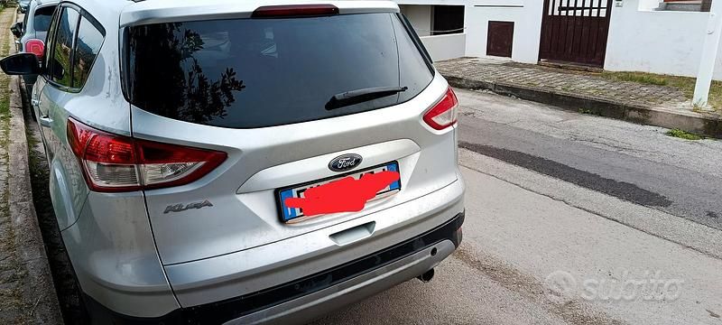 Usata Ford Kuga 140 CV (102 kW) 2014 Grigio SUV