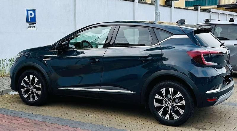 Usata Renault Captur Techno 101 CV (74 kW) 2024 Blu/azzurro SUV