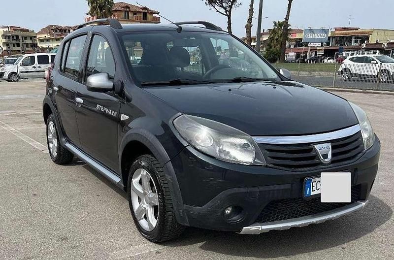 Usata Dacia Sandero Lauréate 68 CV (50 kW) 2011 Berlina